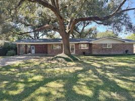 featured image of 216 Brentwood Blvd