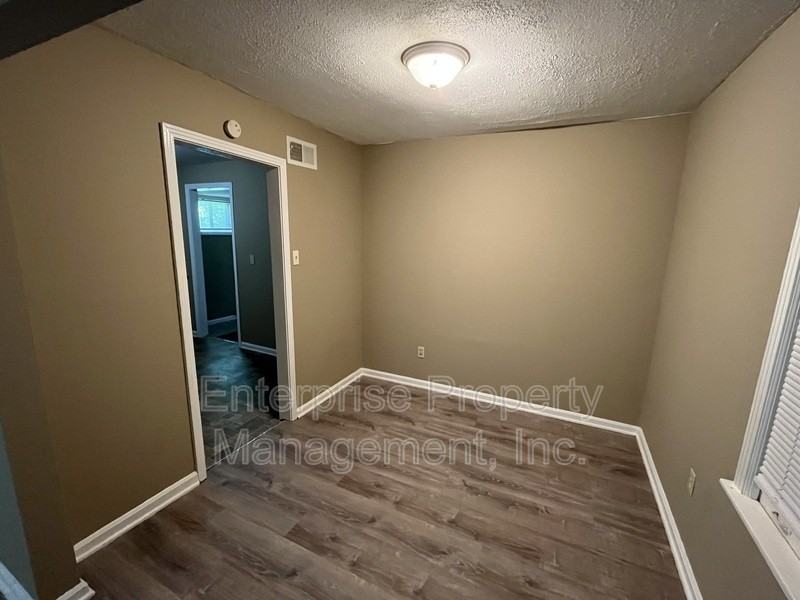 3531 Gowan Dr - Photo 4 of 14