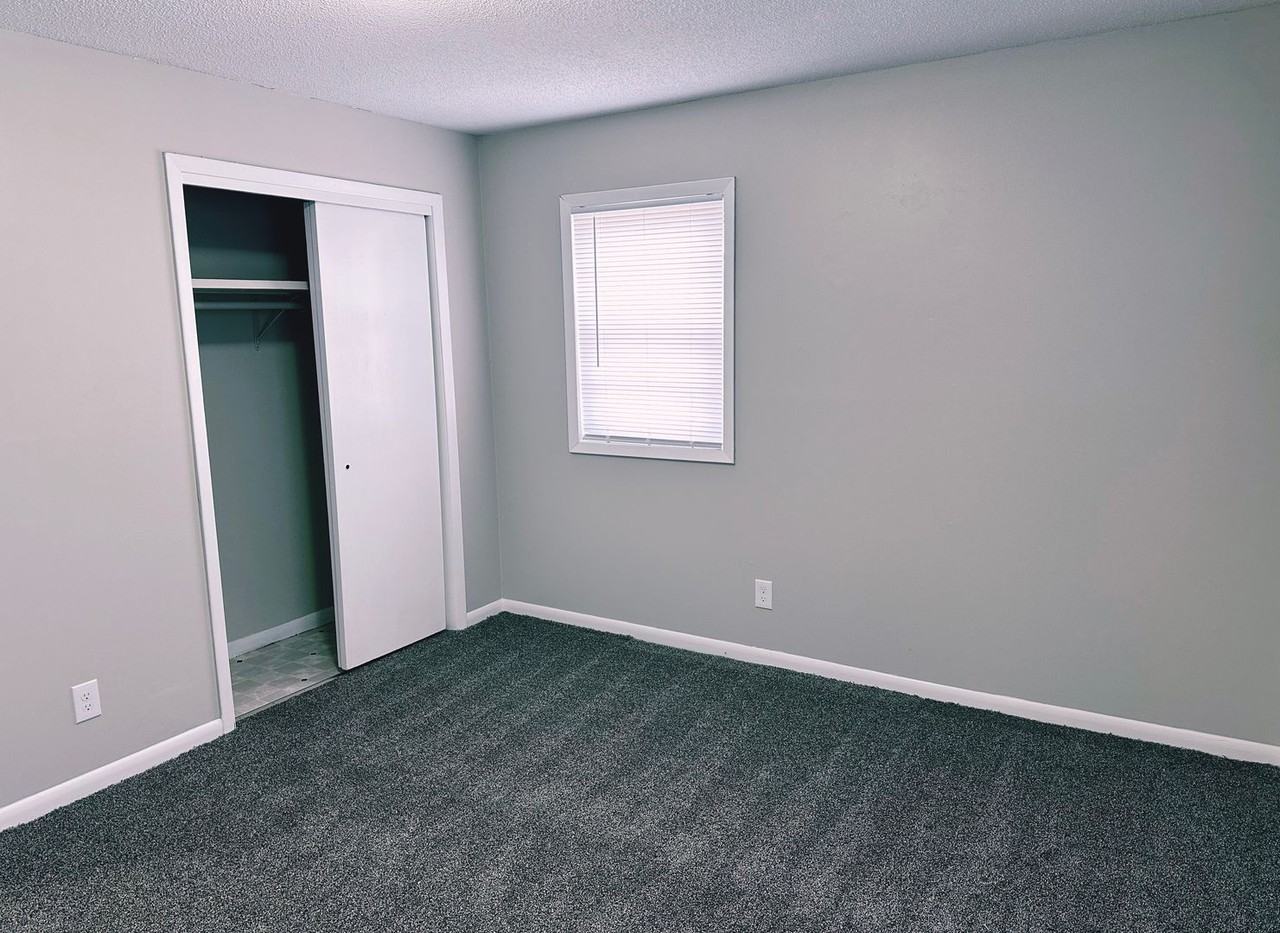 Eisenhower Apartments - Photo 4 of 7