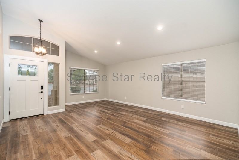 2143 S Bahama Dr - Photo 2 of 27