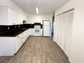 445 En - Photo 1 of 1