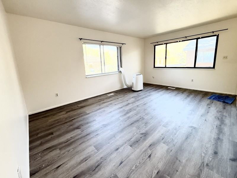 445 En - Photo 2 of 6