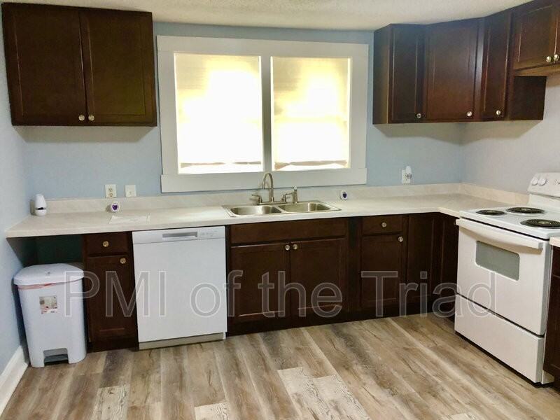 317 Woodbury St - Photo 3 of 10