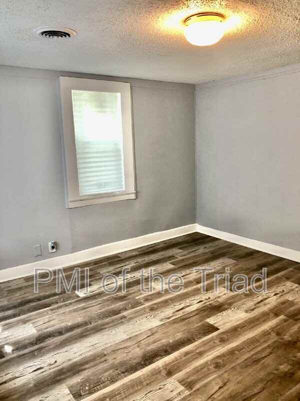 317 Woodbury St - Photo 5 of 10