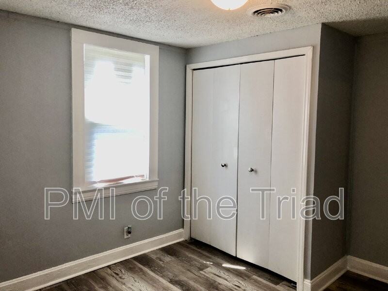 317 Woodbury St - Photo 6 of 10