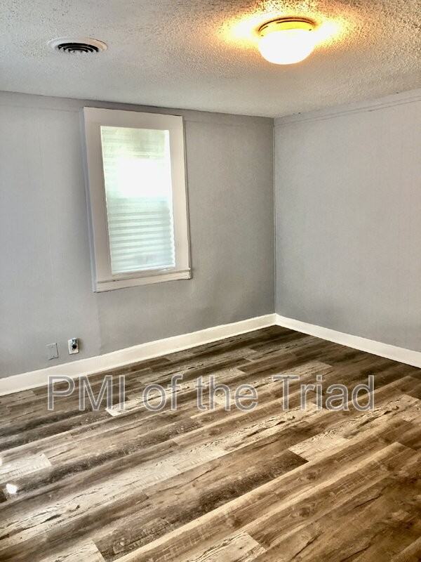 317 Woodbury St - Photo 7 of 10