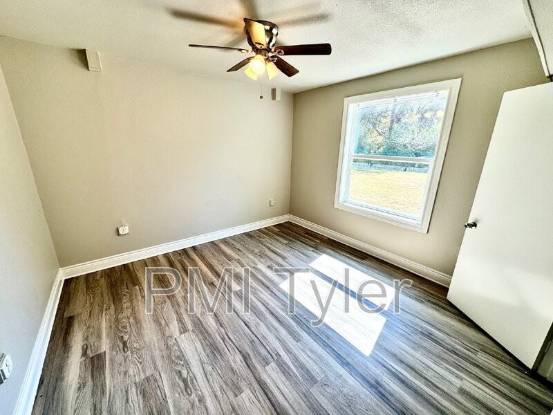 1816 W Oakwood St - Photo 5 of 24