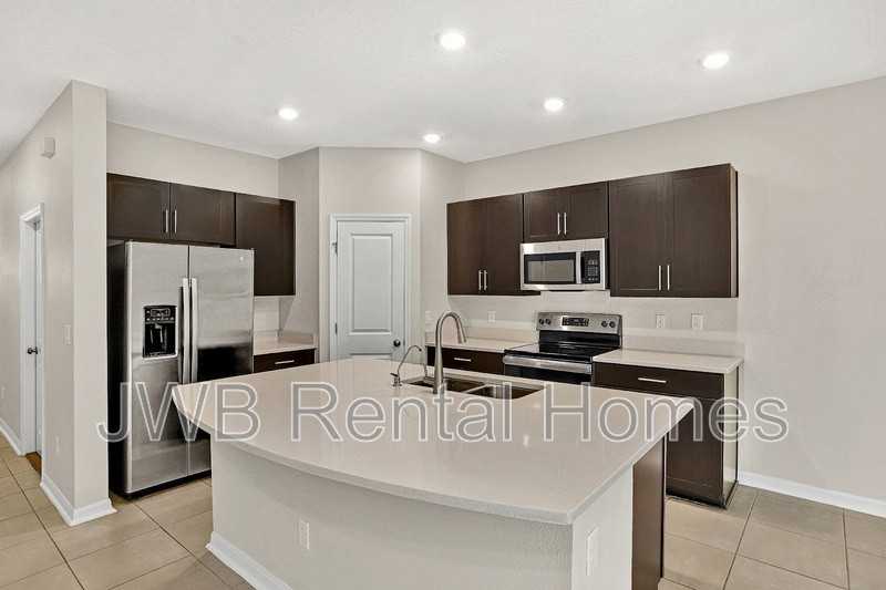 330 Annies Place - Photo 2 of 16