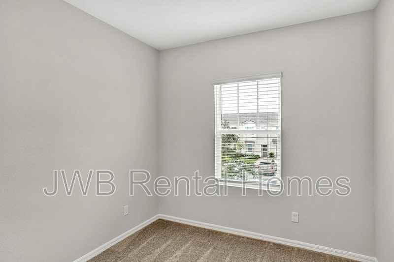 330 Annies Place - Photo 6 of 16