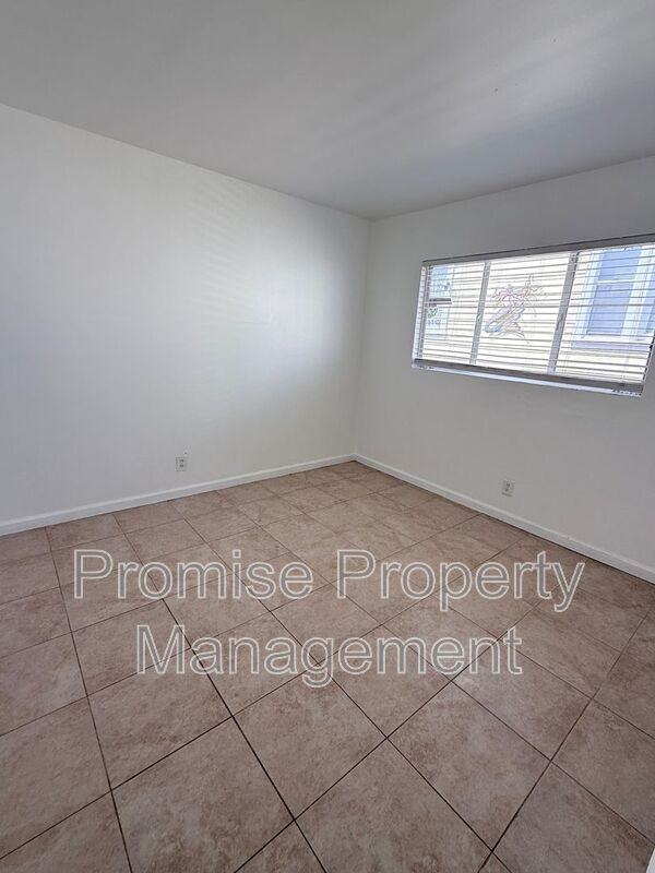 303 S Myers St #305SMYERS - Photo 6 of 8