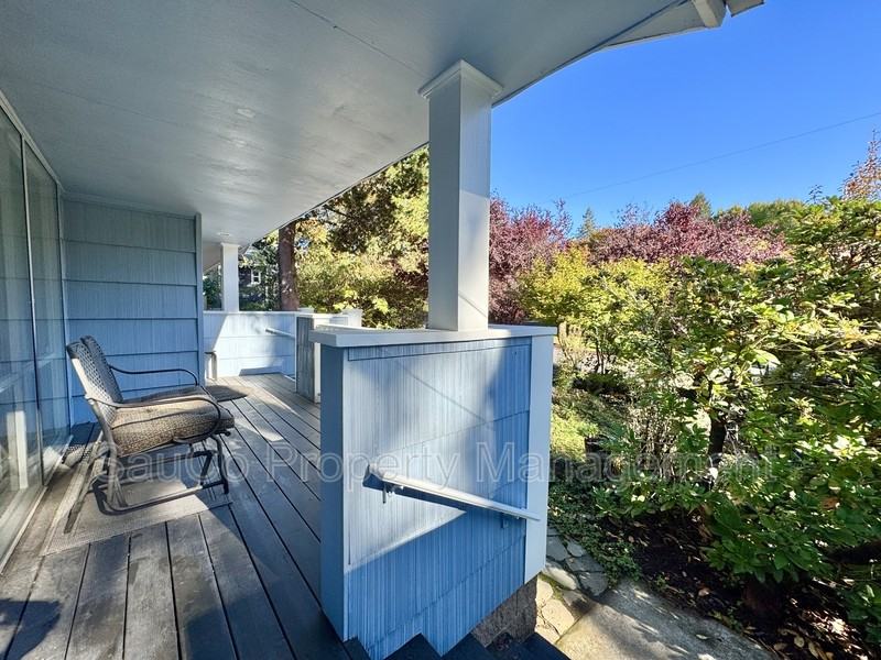 4751 Southwest 53rd Avenue - Photo 4 of 43