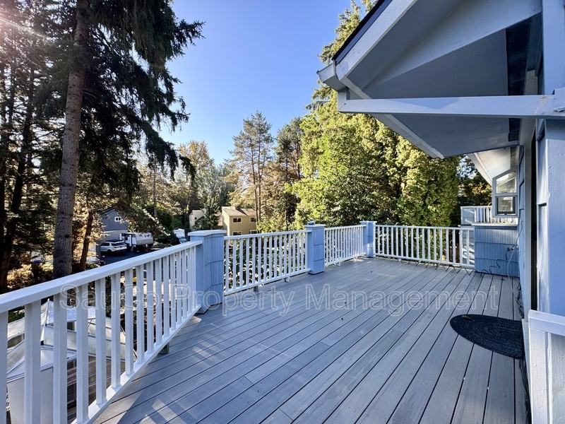 4751 Southwest 53rd Avenue - Photo 5 of 43