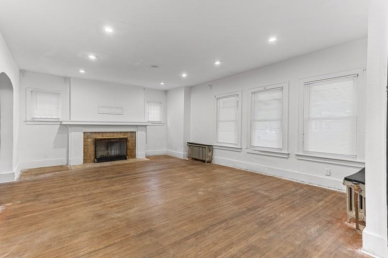 4357 Fullerton St - Photo 3 of 34