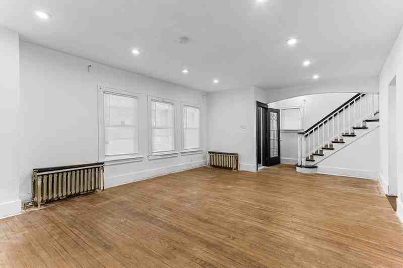 4357 Fullerton St - Photo 5 of 34