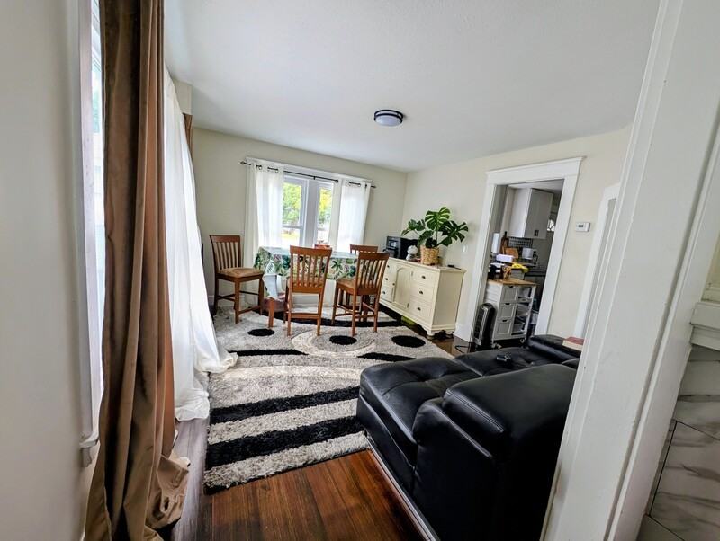 126 Prentice St - Photo 3 of 9