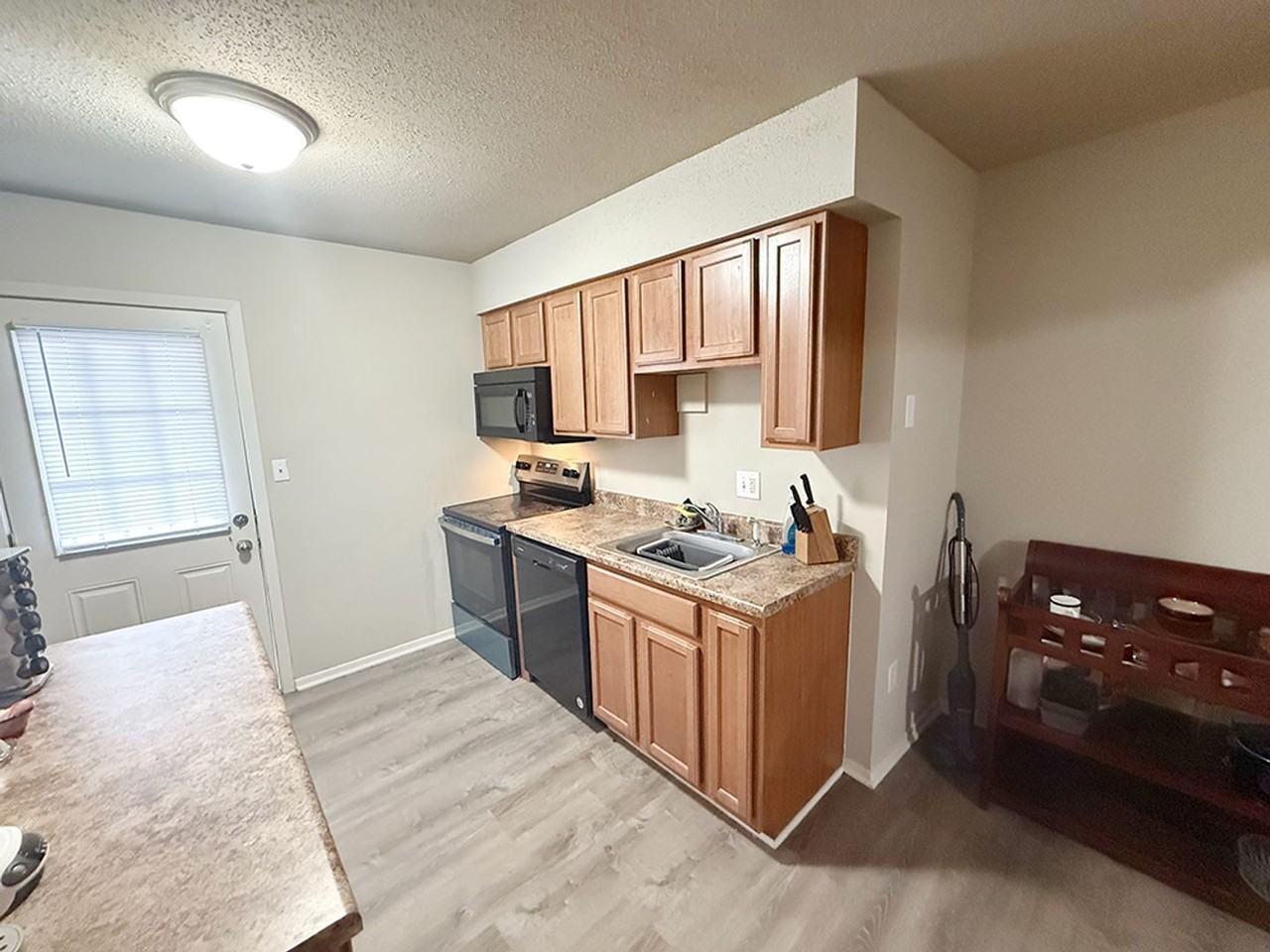 212 Wheaton Ct - Photo 7 of 24