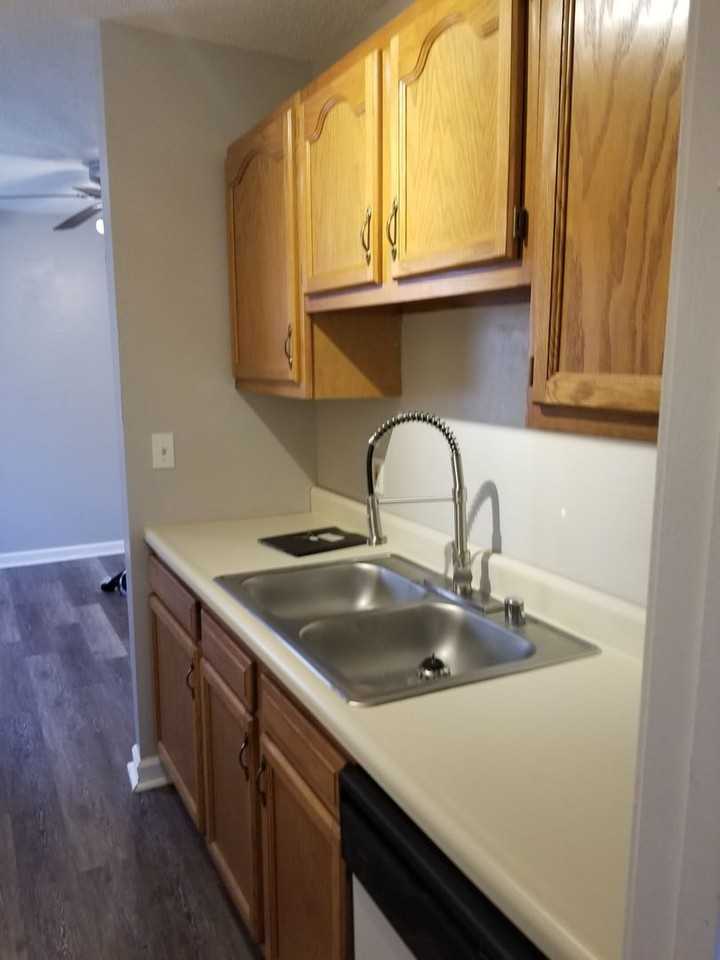1544 Diuguid Dr Apt C - Photo 3 of 7