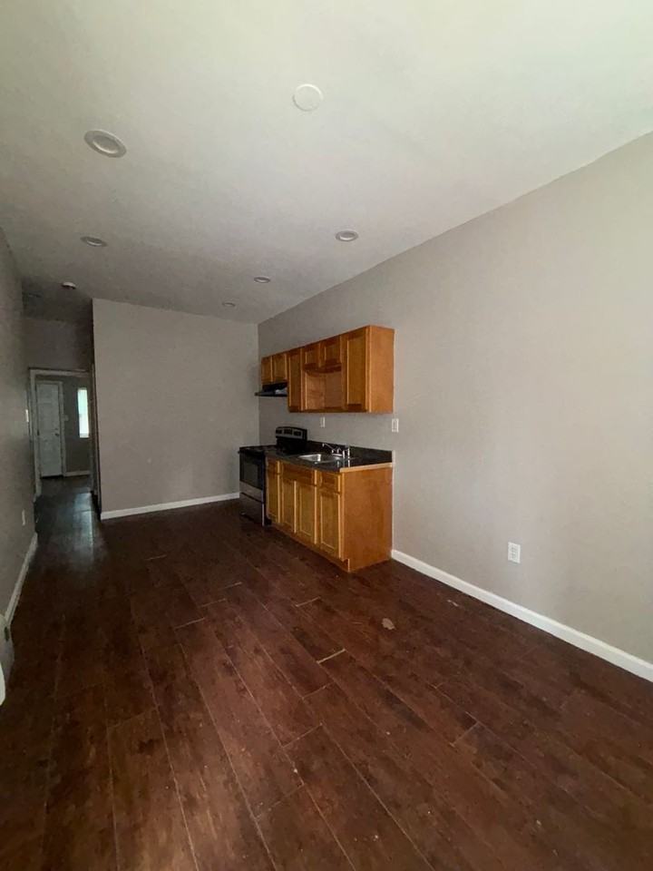 1864 E Cornwall Street - Photo 2 of 10