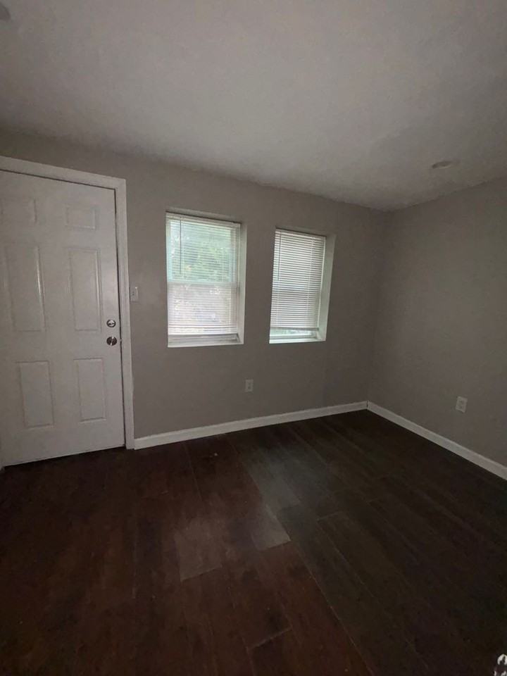 1864 E Cornwall Street - Photo 5 of 10