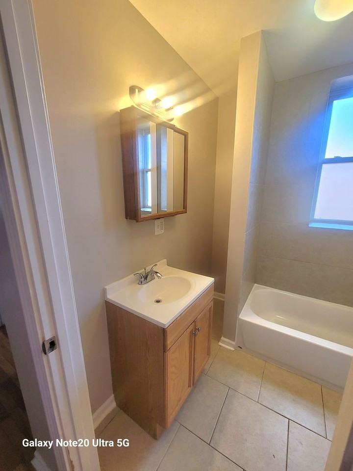 1423 S Drake Ave - Photo 6 of 15