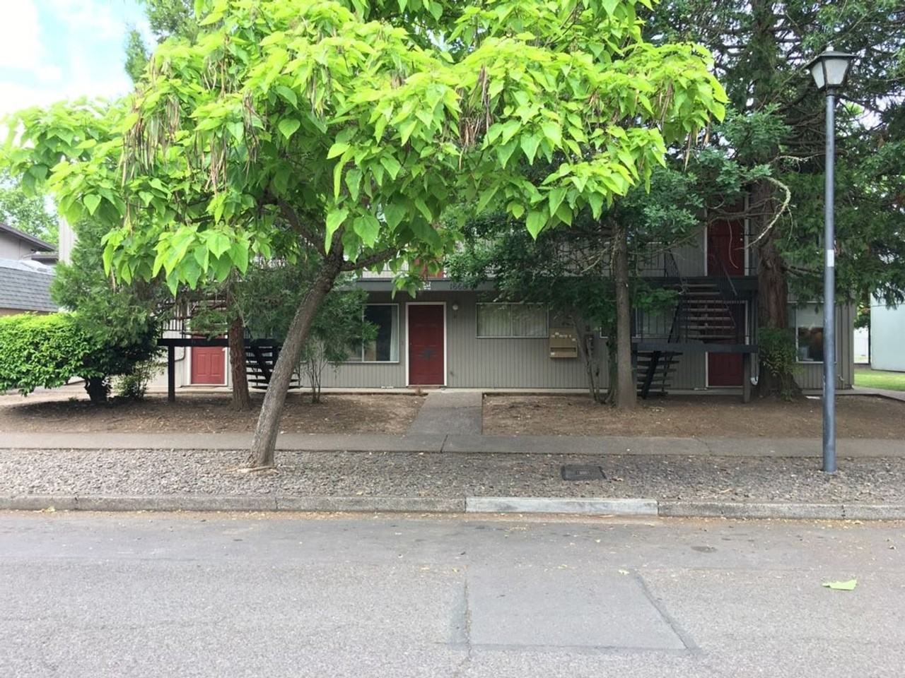 1668 Ferry St #03 - Photo 3 of 11