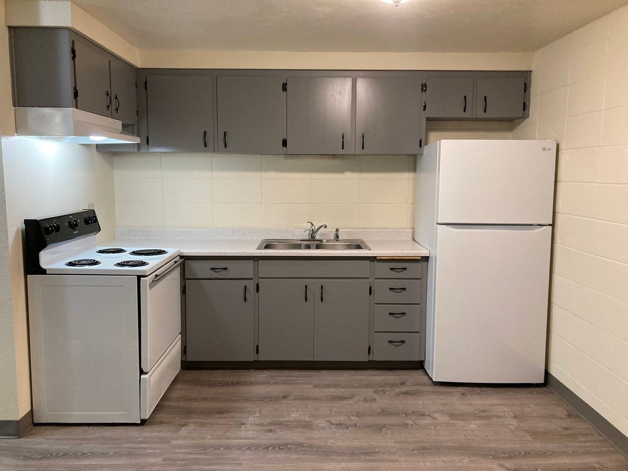 1668 Ferry St #03 - Photo 4 of 11