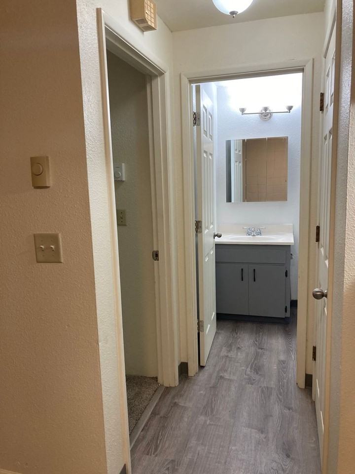 1668 Ferry St #03 - Photo 6 of 11