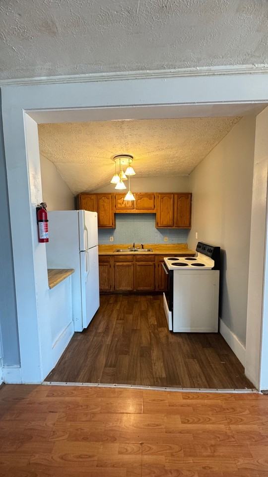 405 North High Street - Photo 3 of 5