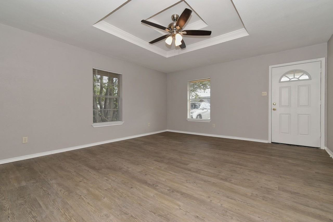 4008 Templeton Ave - Photo 3 of 37