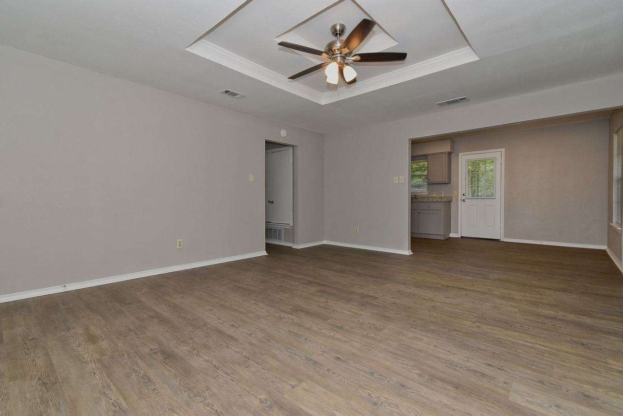 4008 Templeton Ave - Photo 4 of 37