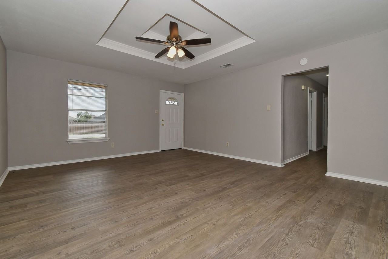 4008 Templeton Ave - Photo 5 of 37