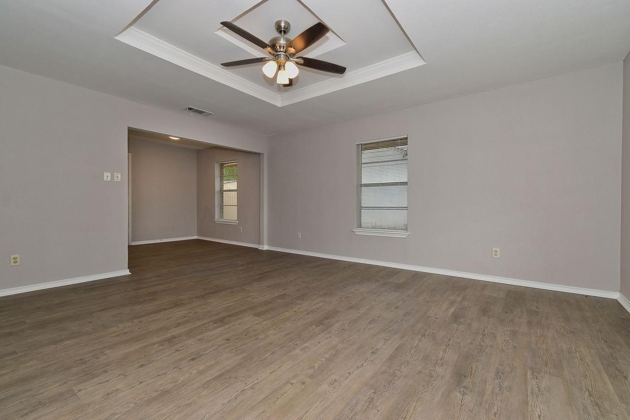 4008 Templeton Ave - Photo 7 of 37
