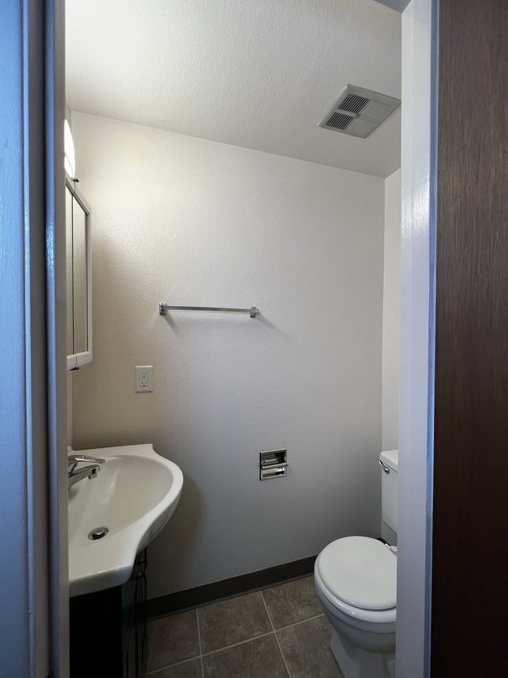 Liberty Towers Apts - Photo 2 of 16