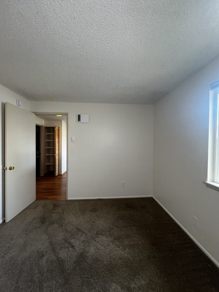 Liberty Towers Apts - Photo 7 of 16