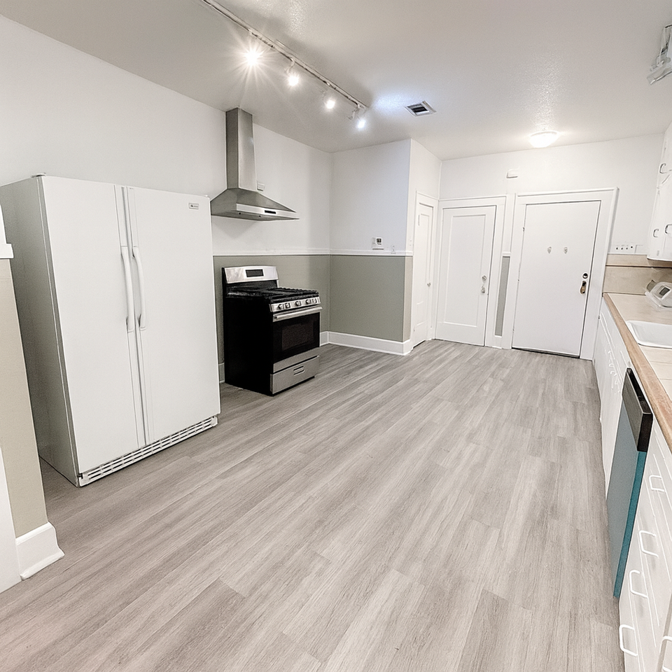 1115 West 22nd Street - Photo 5 of 29