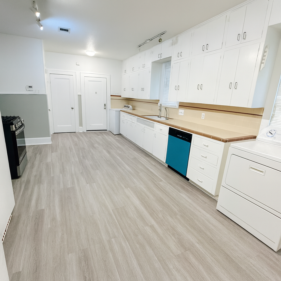 1115 West 22nd Street - Photo 6 of 29