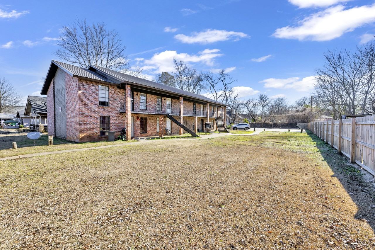 1105 Cotton Avenue - Photo 2 of 15