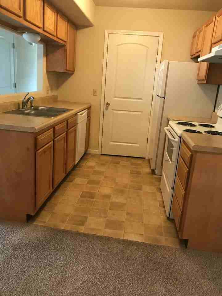 2400 Mcfarland Dr - Photo 3 of 7