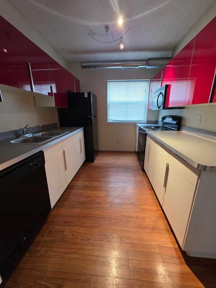 Thomas Place - Photo 3 of 10