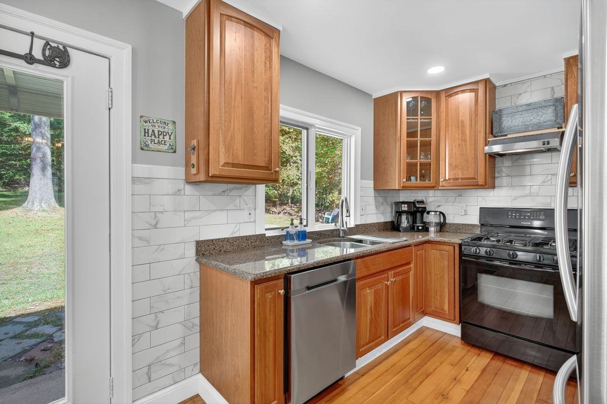 1017 Bruyn Tpke - Photo 2 of 20