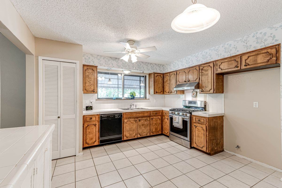 5914 Oak Country Way - Photo 3 of 6
