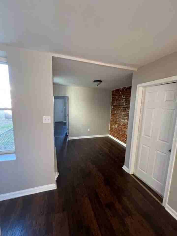 1847 E Cornwall St - Photo 2 of 16