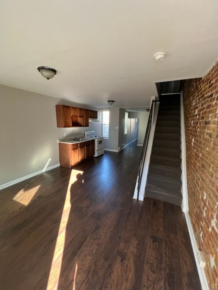 1847 E Cornwall St - Photo 3 of 16