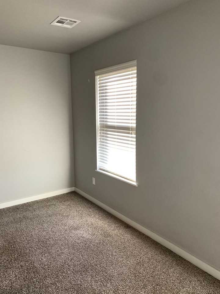 750 Sw 14th St - Photo 7 of 19