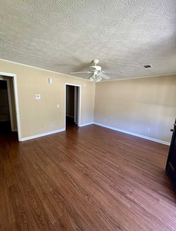 484 E University Dr - Photo 3 of 9