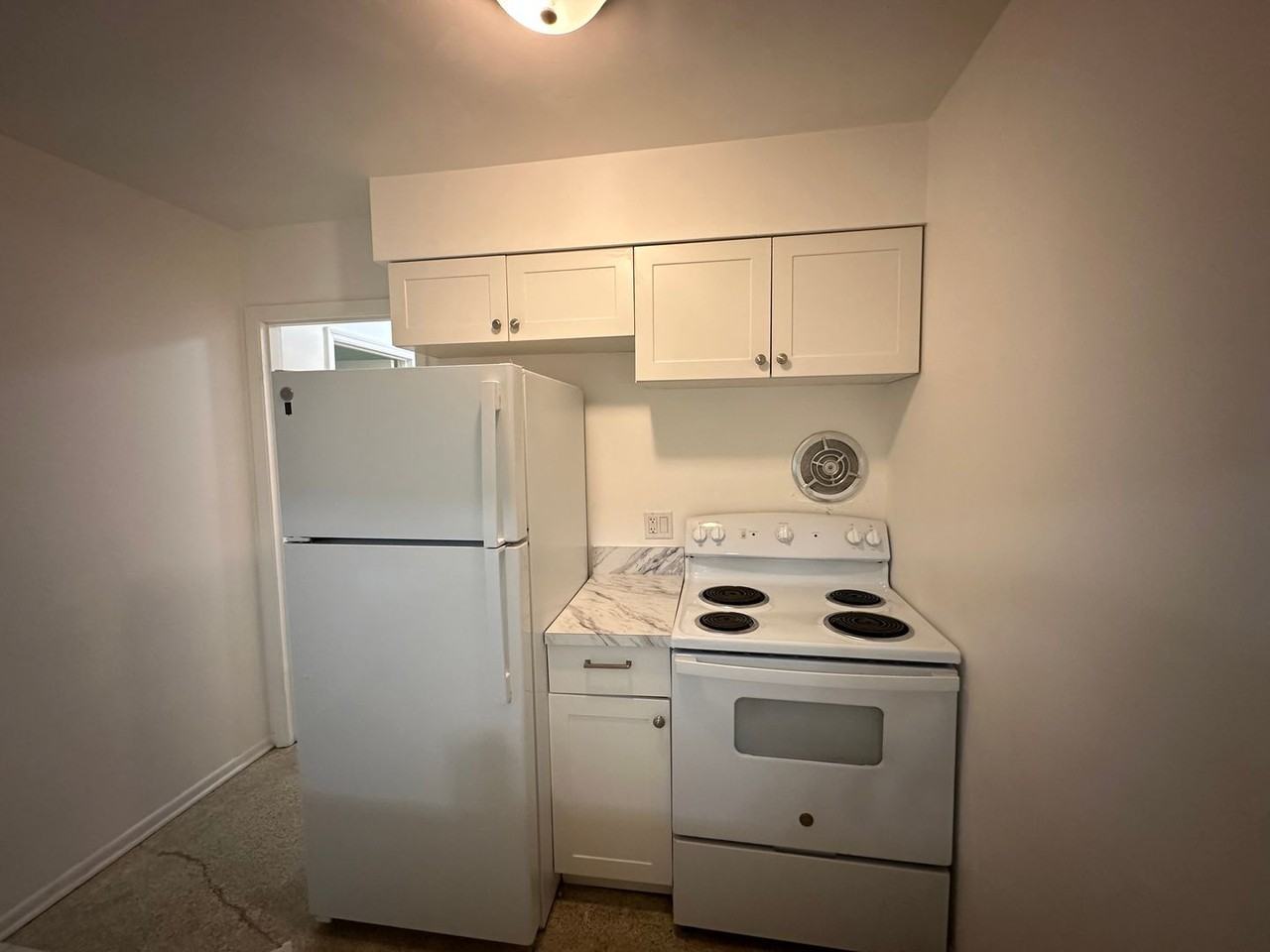 Coachlight Apartments - Photo 4 of 21