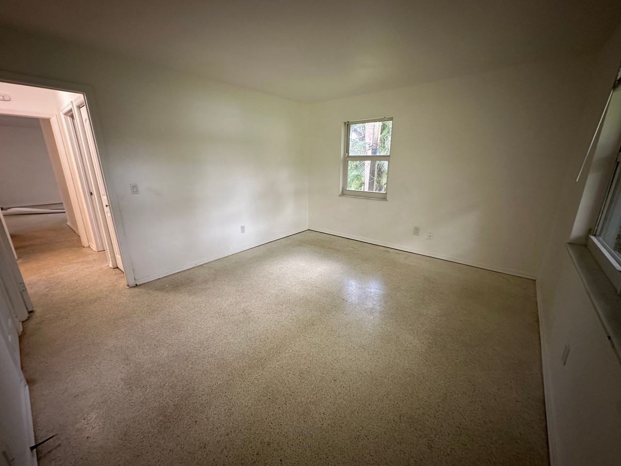 Coachlight Apartments - Photo 5 of 21