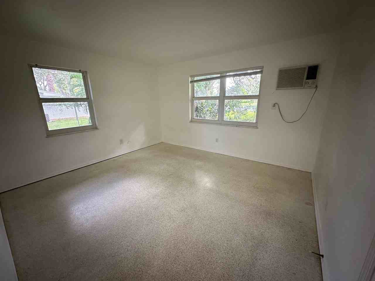 Coachlight Apartments - Photo 6 of 21