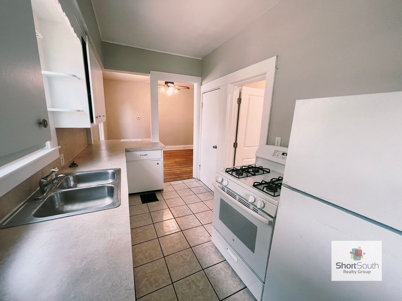 1010 Watson St Sw - Photo 3 of 15