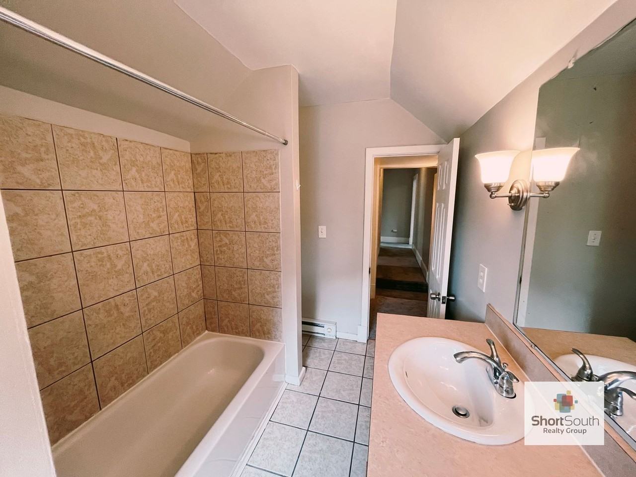 1010 Watson St Sw - Photo 5 of 15